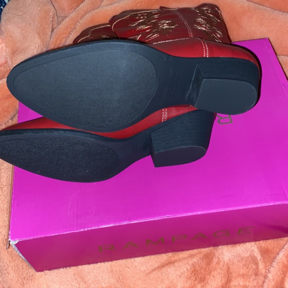 Boots - Picture 4 of 4